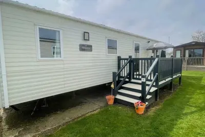 Image de Stunning 6 berth caravan with decking at Broadland Sands ref 20028bs