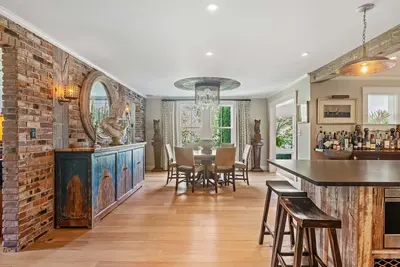 Image de Sophisticated Luxury Farmhouse