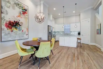 Image de Spacious and Private Home near Memorial Park and Downtown!