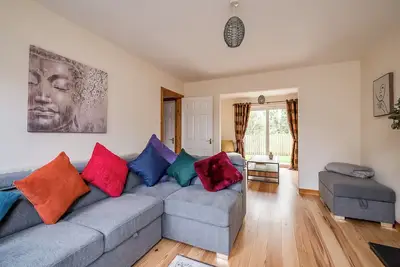 Image de Stylish & spacious entire 3+1br house in Lisburn(near Belfast)with parking