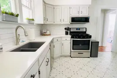 Image de 💙Modern Downtown with Parking - Keeneland - Horse Park