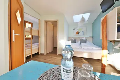 Image de Maison dans les arbres-Famille-Salle de bain privée séparée-Vue sur Lac-Haus. . .