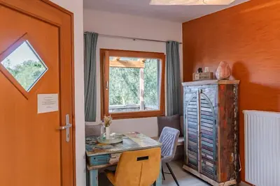 Image de Maison dans les arbres-Romantique-Salle de bain privée séparée-Vue sur Lac-Ha. . .