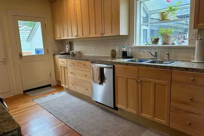 Image de Campus Haven: Charming Home Near Hayward Field