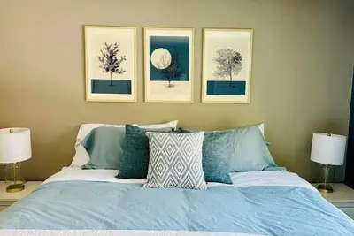 Image de Bear Chase Bungalow - sleeps 6. Close to skiing, Ice Castles and winter fun!