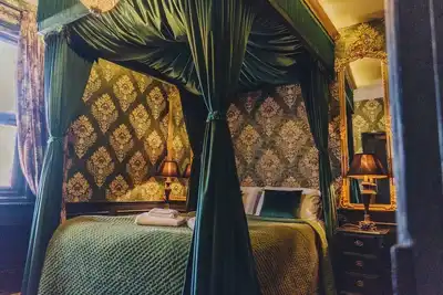 Image de 101 House At The End. Witchcraft & Wizardry House