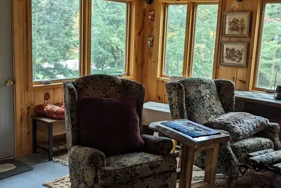 Image de A Stones Throw home from Lake Bomoseen and Crystal Beach w\/large yards, parking