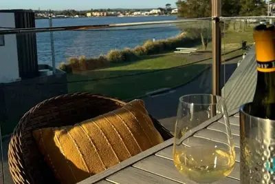 Image de Village Bay Lake house, family Lake House with Spa