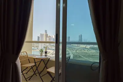Modern 1-Bedroom with Stunning Views near Dubai Marina