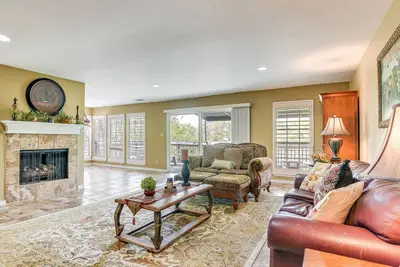 Image de Waterfront Houston Home: 1 Mi to Space Center!