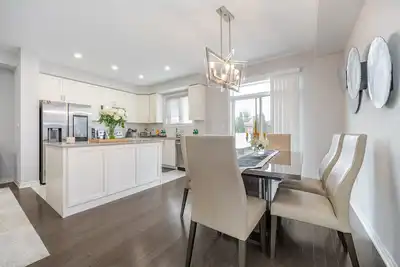 Image de Modern Townhouse in quiet neighbourhood w/ Basement Arcade and Outdoor Hot-tub