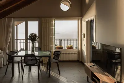 Image de Maison de vacances 'Attico Borromea' avec vue sur le lac, piscine partagée et Wi-Fi