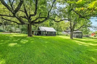 Image de New River Views & Access - Hot Tub, Gazebo, Fire Pit, Next to Riverside Canoeing!