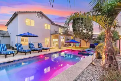 Image de Vacay In The Valley - Entertainers Backyard!