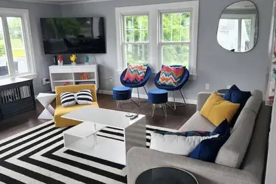 Middletown Modern Apartment - RIBryan Property