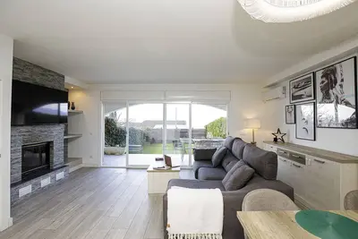 Image de Casa con Bonitas Vistas en Montjuic, Girona