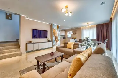 Image de Villa de luxe avec la piscine Brgod, Rasa (K-22689)