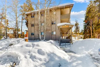 Image de 3rdf-floor condo next to rec center with indoor pool, hot tubs, gym, fireplace
