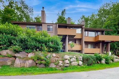 Image de Delightful alpine retreat with pool, hot tub, games, & great views - near skiing