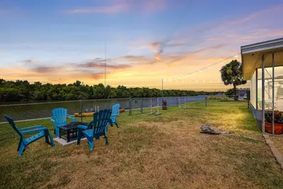 Image de Lakeside Retreat! Kayaks, Firepit, Bbq, WiFi & More – Near Beaches, Fishing & Outdoor Adventures!