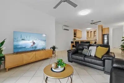 Image de Cozy 3-Bedroom Oasis with Pool Access in Cairns