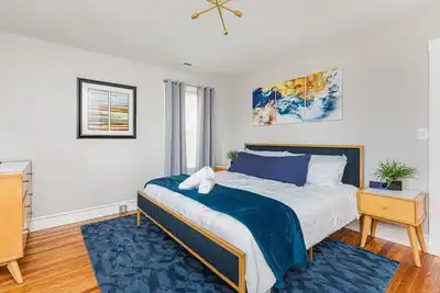 Image de Step into Style: Charming Blue Suede Rva Getaway!