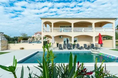 Image de Apartment Holiday House Diana with pool