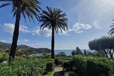 Image de T2 avec piscine, parking, terrasse et vue mer au Rayol-Canadel-sur-Mer