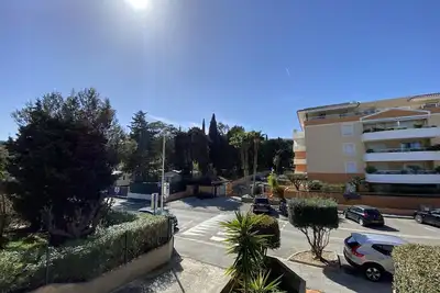 Image de Appartement climatisé avec terrasse, proche plage et commerces, parking inclus, WiFi, classé 3*