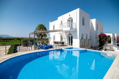 Image de Santo Villa, a riveting group sanctuary!