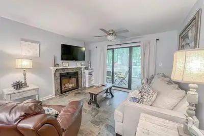 Image de Kingston Richmond Pk 14b 1st floor w/pool & beach