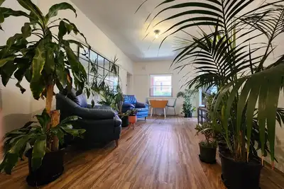 Image de Unique nature oasis in the heart of Manly, tastefully decorated by local artists
