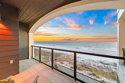 Image de The Beachfront Haven|Private Beach Access|Gulf Front Villa with Rooftop Pool
