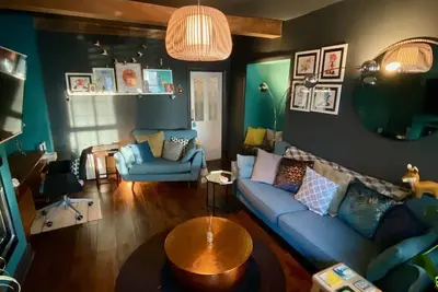 Image de Character Property in Central Halifax Town Location.