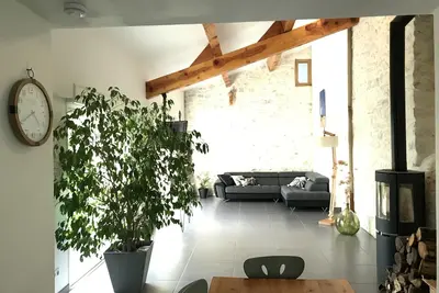 Image de Très Grand Mazet Rénové Avec Jacuzzi et Grand Jardin