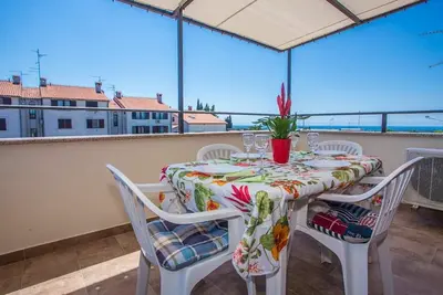 Two-Bedroom E3 with sea view