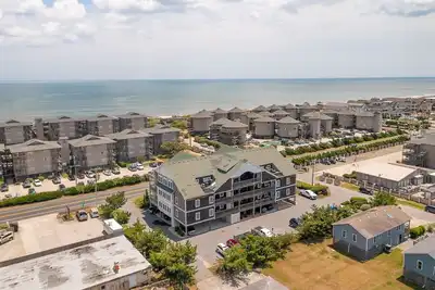 Image de Well appointed condo just steps to the beach in Kill Devil Hills!