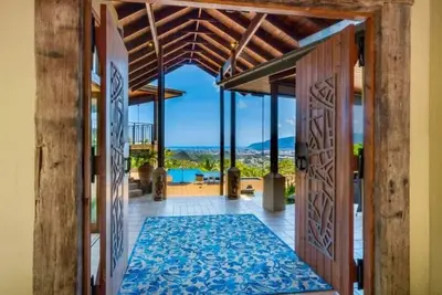 Image de Barong, luxury Home overlooking Cairns. Privacy + search barongcairns. com