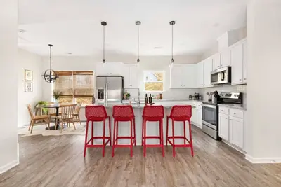 Image de Modern 3br Belmont Bungalow Stay – Stylish & Cozy!