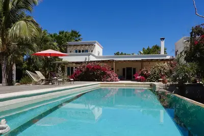 Image de Secluded Home Surrounded by a Tropical Garden and a 5 Minute Walk to the Ocean