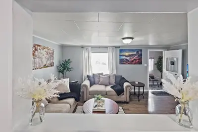 Image de Cute and Comfortable, pet-friendly, close to everything.