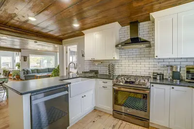 Image de MidtownEcoModernFarmhouse PrivateParking FencedYard BrooklineSheets PetFriendly