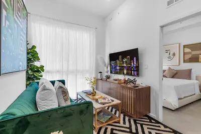 Image de Miami Magic: Vibrant 2 Bedroom with Free Parking