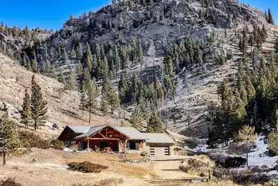 Image de Remote Mountainside Cabin By Stillwater River