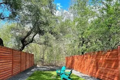 Image de 2b3b+Studio: Great yard+deck mins to downtown