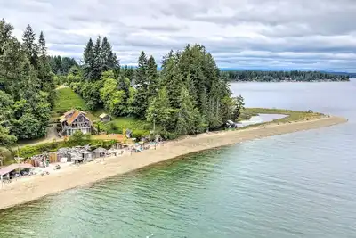 Image de Private Beach Estate on Stretch Island w/ Hot Tub! Pet Friendly!