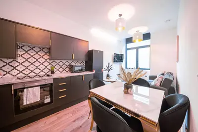Supérieure-Appartement-Salle de bain-Vue sur Rue-Private Gated Parking