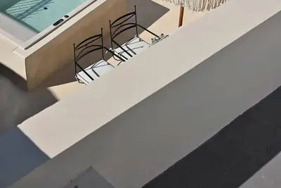 Image de Traditional Santorini Villa | 3 Bedroom Villa | Private Terrace & Outdoor Jacuzzi | Oia