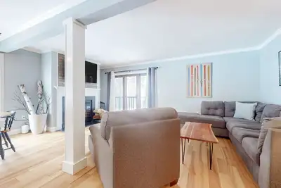 Image de Ski-in/out, dog-friendly condo with prime location for skiing & hiking