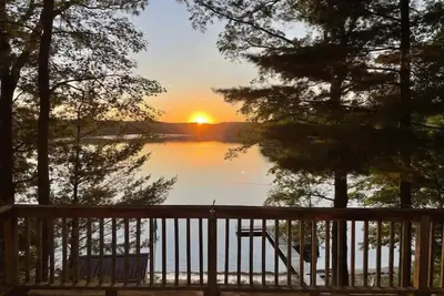 Image de Nichols Lake Sunset Cottage